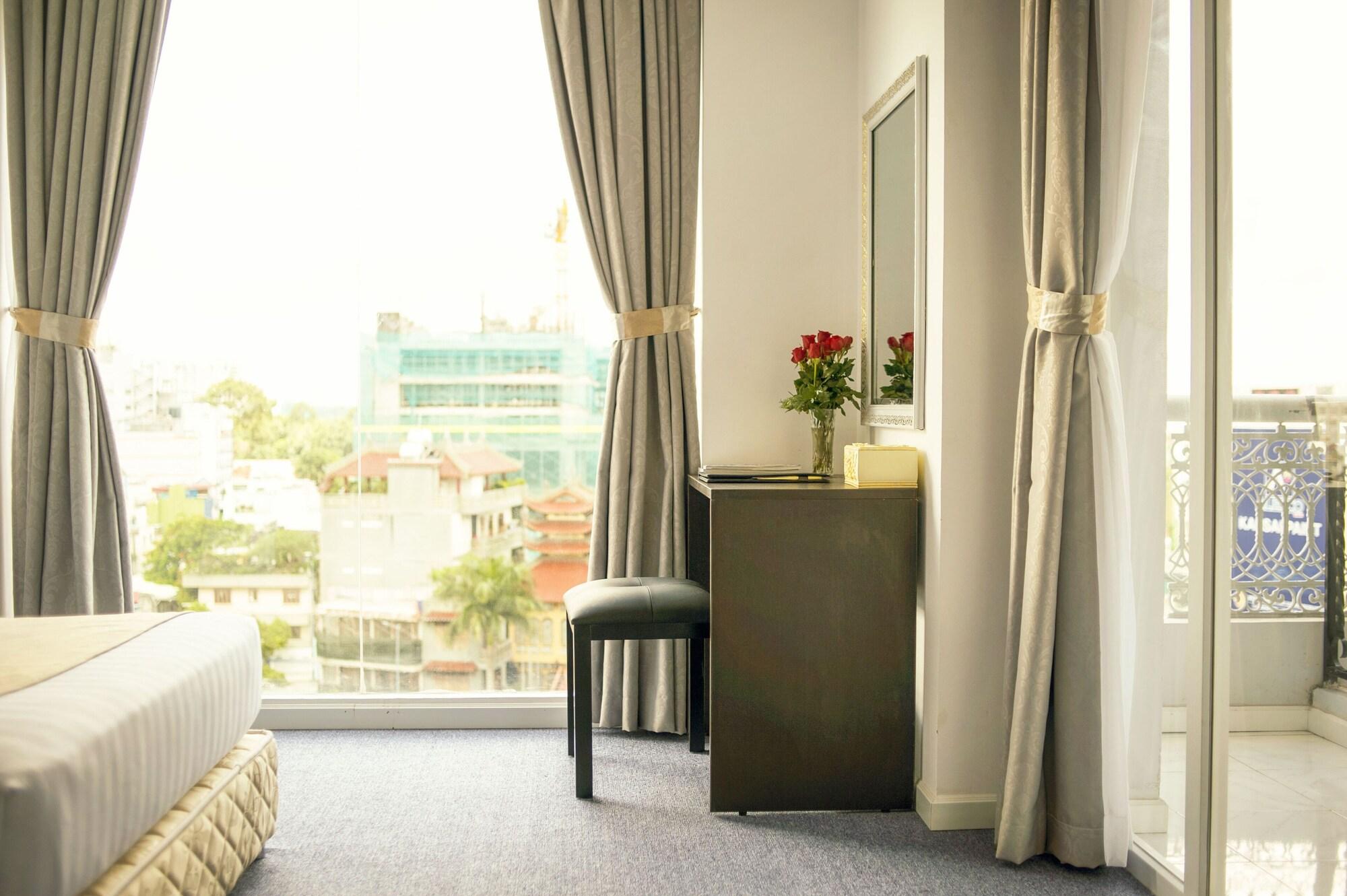 Golden Crown Hotel Ho Chi Minh City Exterior photo
